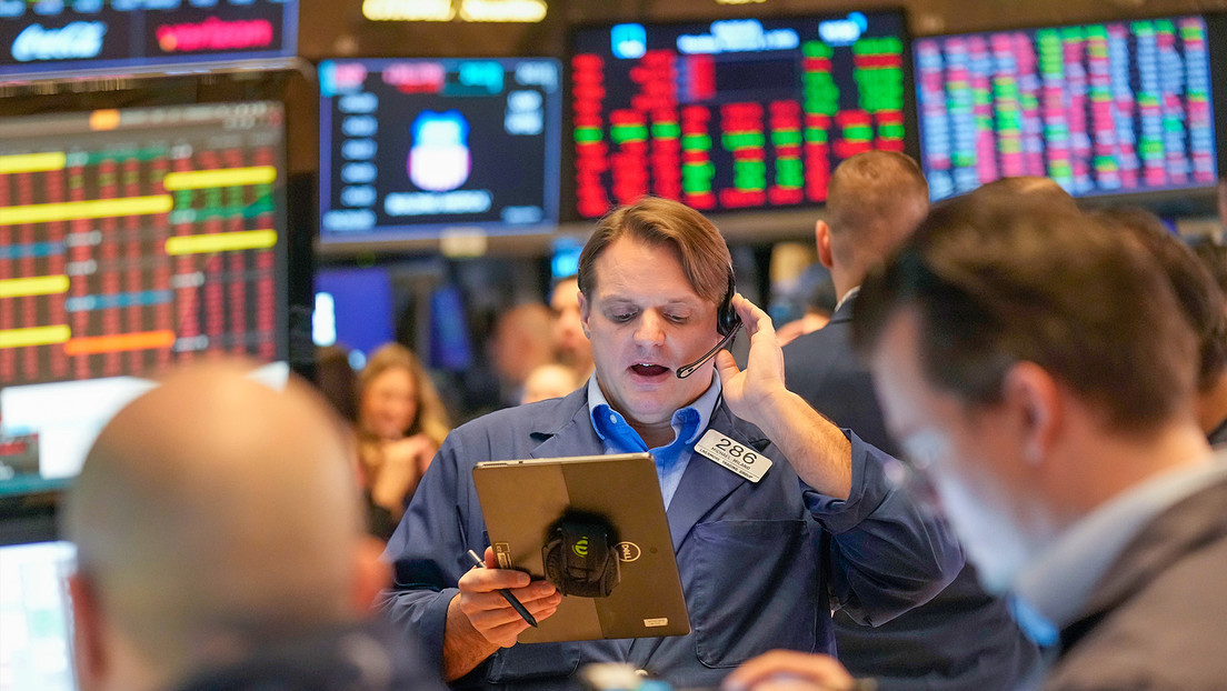 Operadores de la Bolsa de Valores de Nueva York, EE.UU., el lunes 3 de febrero de 2025. Seth Wenig / AP