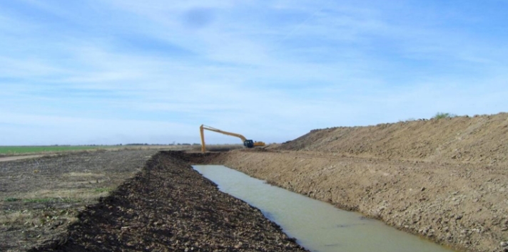 Terraplenes realizados por la empresa holandesa Bema Agri