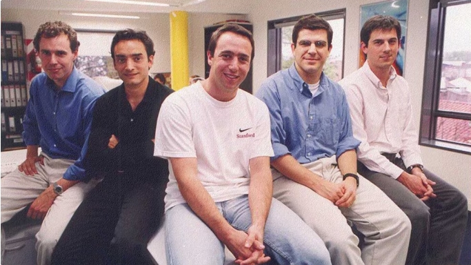 Una foto de los comienzos de Mercado Libre, junto a Osvaldo Giménez, actual presidente del área Fintech de la empresa; Hernán Kazah, exCFO y fundador del fondo de inversión Kaszek; Nicolás Szekasy, también exCFO y fundador de Kaszek; y Martín Lawson, advisor de Meli