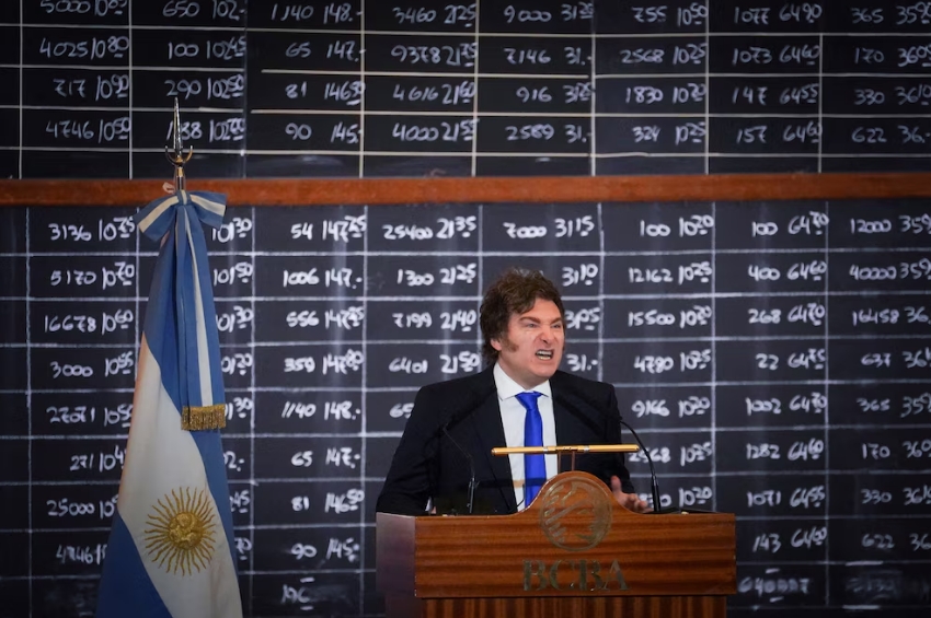 El presidente Milei en su discurso en la Bolsa de Comercio (foto Reuters)