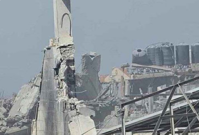 Así quedó el techo de la iglesia católica atacada en Gaza (FOTO: Gentileza SIR)