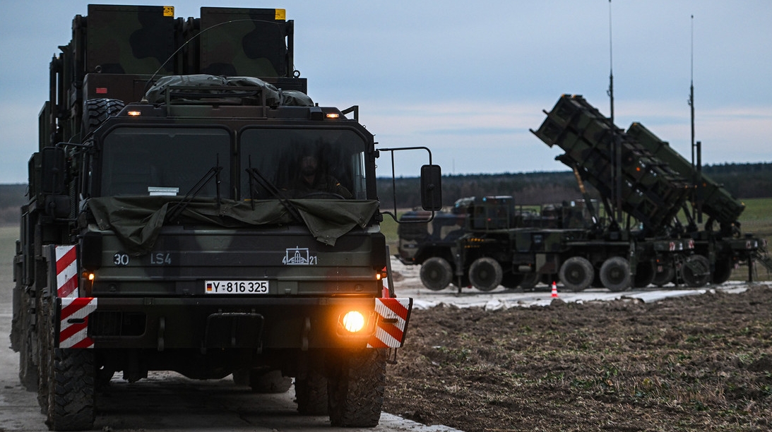 Un camión M983 HEMTT lleva un lanzador Patriot en Zamosc, Polonia, el 18 de febrero de 2023. Omar Marques / Gettyimages.ru