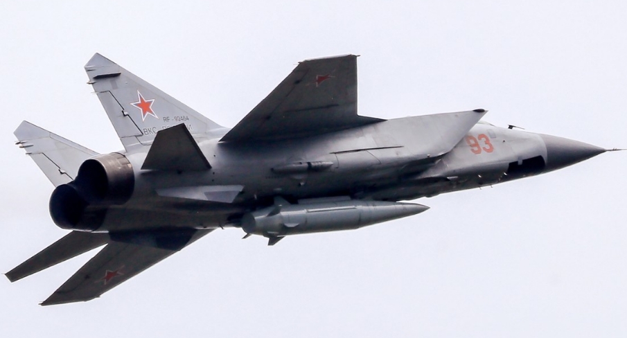 Un interceptor supersónico MiG-31K con el misil Kinzhal Anton Denisov / Sputnik
