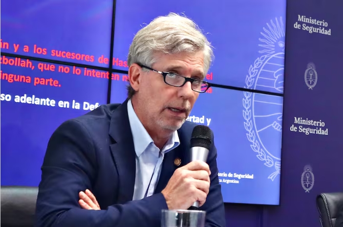 Sergio Neiffert en una conferencia junto a Patricia Bullrich, en 2024 MARCOS BRINDICCI - LA NACION