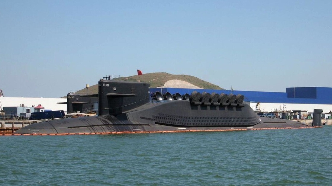 Submarino nuclear con misiles balísiticos Tipo 094. Zuri Swimmer / Legion-Media