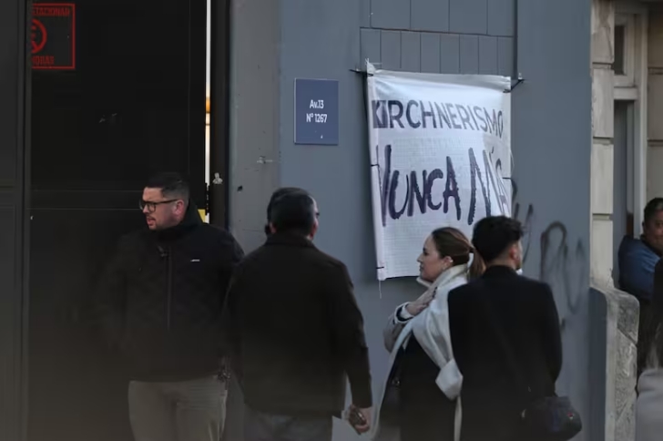 La previa del acto de Javier Milei en el Club Atenas de ciudad de La Plata Ignacio Amiconi - LA NACION
