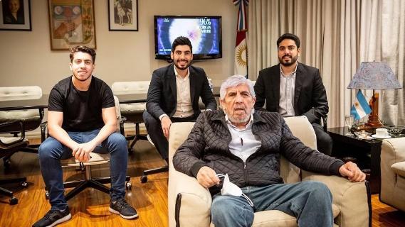 Hugo Moyano con sus hijos Facundo, Hugo y Jerónimo, pero sin Pablo