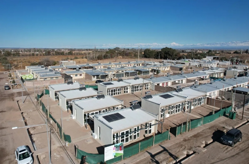 El barrio Aguaribay, donde se ubican las 16 casas ecológicas construidas en Junín, con parte de financiamiento del BID y parte del IPV -Imagen: Prensa Gobierno de Mendoza .