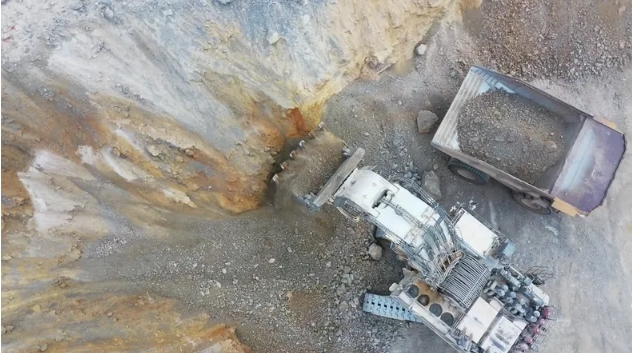 El IPEEM adjudicó dos áreas mineras y dos pesos pesados las explorarán