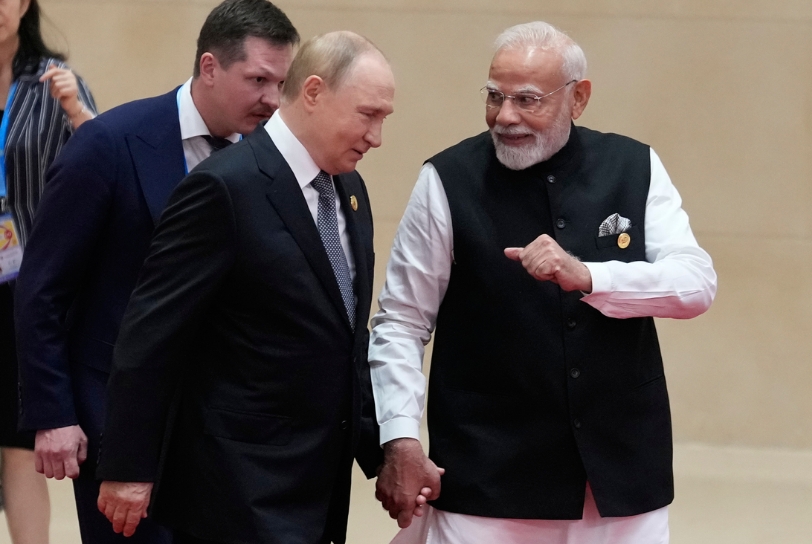El presidente de Rusia, Vladímir Putin, y el primer ministro de la India, Narendra Modi Suo Takekuma/Pool Photo via AP / AP