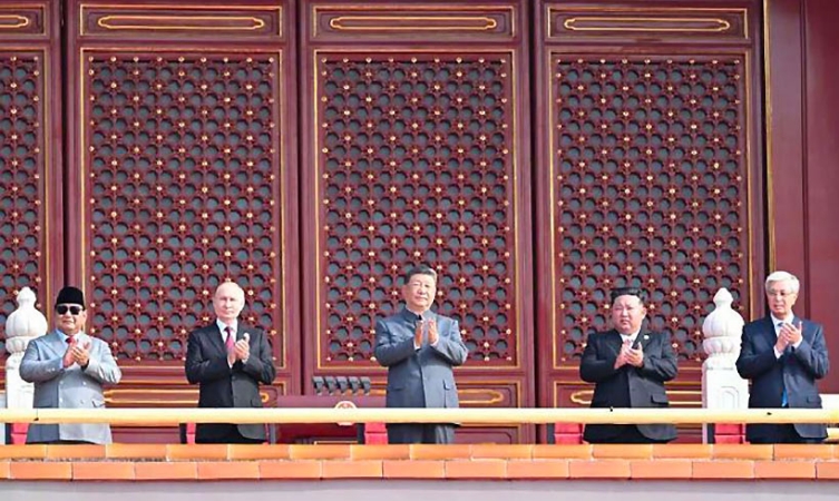 De izquierda a derecha: Vladímir Putin, Xi Jinping y Kim Jong Un.