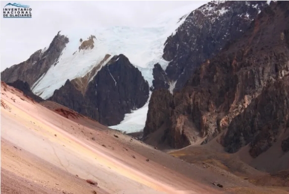 Vista del Glaciar El Caballito, en el cerro Mercedario de San Juan. La provincia reclama reglamentar la Ley de Glaciares para evitar frenos a la minería.