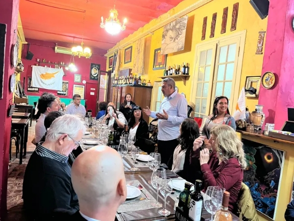 Nicolás Cali, a cargo de Patio La Boca, explicó las cualidades de la gastronomía chipriota.