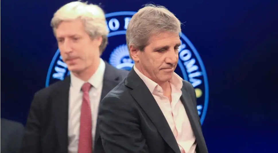 El ministro de Economía, Luis Caputo, y el presidente del BCRA, Santiago Bausili. | NA 