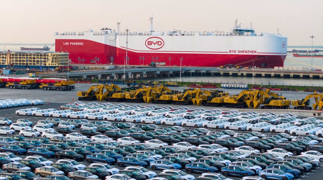 El portavehículos "BYD Shenzhen", desarrollado por China y el más grande de su tipo a nivel mundial, emprendió su viaje inaugural. 27 de abril de 2025.VCG / VCG / Gettyimages.ru