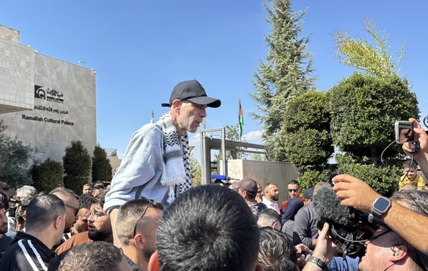 El júbilo se mezcló con el alivio cuando los familiares llegaron para saludar a sus seres queridos. Fotografía: Anadolu/Getty Images