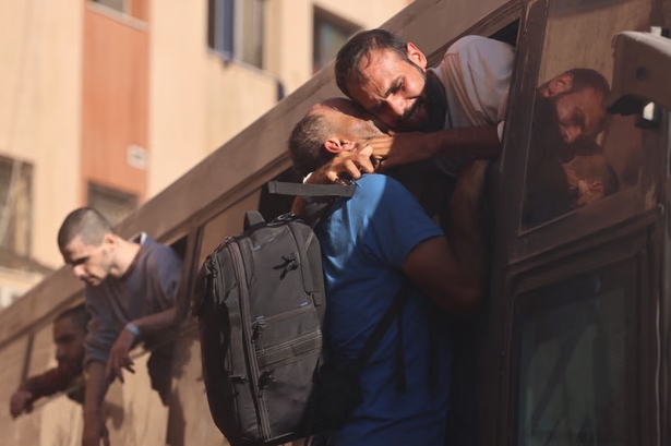 Los emotivos reencuentros se intensificaron por la suspensión de las visitas a las cárceles por parte de Israel tras el ataque del 7 de octubre de 2023. Fotografía: AFP/Getty Images