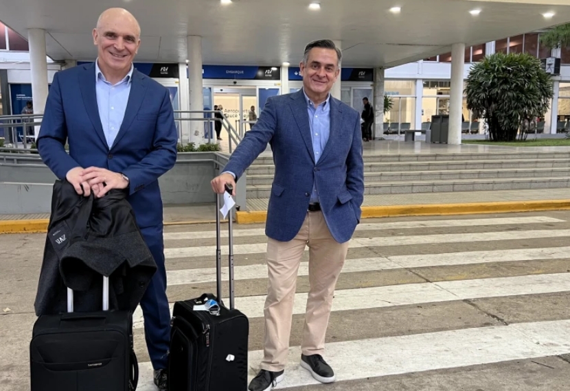 Espert y Rosales en el aeropuerto Sauce Viejo - Santa Fe