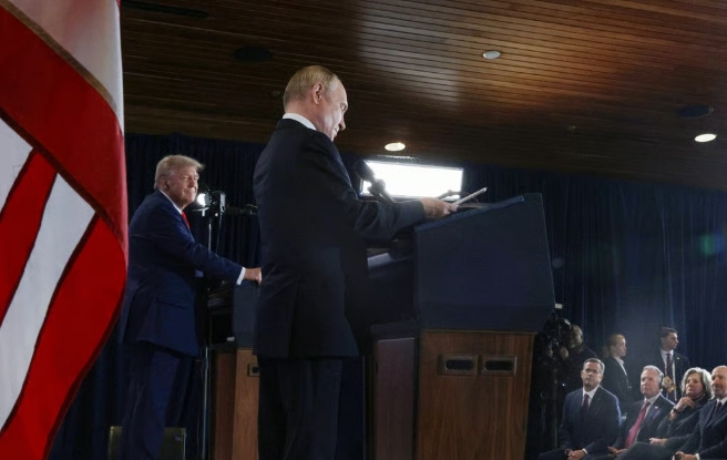 Los aliados de Ucrania se apresuran a reforzar la posición de Kiev antes de las conversaciones entre Donald Trump y el presidente ruso, Vladimir Putin. | Foto de Gavril Grigorov vía EPA