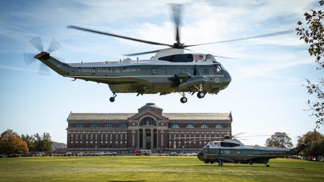 El helicóptero Marine One despega de Fort McNair, Washington D.C., EE.UU. APFootage / Legion-Media