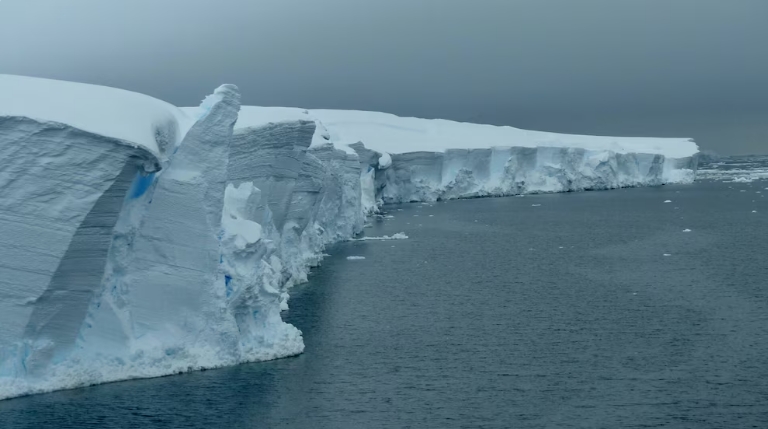 Los registros del estudio muestran cómo se modificaron la cantidad el tamaño y la dirección de las grietas a lo largo de dos décadas (British Antarctic Survey)