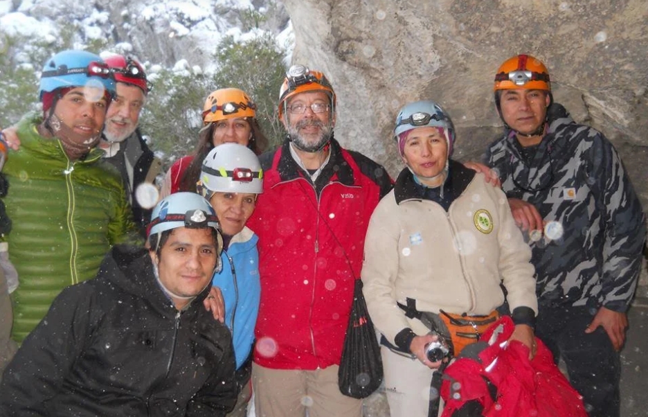 Espeleotruchos y guías de Malargüe juntos en Caverna de Las Brujas. Otros tiempos