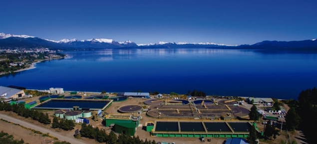 Planta de Tratamiento de Bariloche, entre el INTA (a la derecha de la imagen) y el centro deportivo puerto este (bien a la izquierda). Se muestra la ampliación de la planta (Módulo II), ubicado a la izquierda (oeste) del predio
