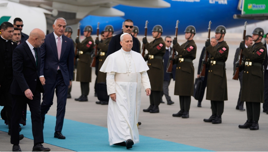 El papa León XIV a su llegada a Ankara, 27 de noviembre del 2025. Khalil Hamra / AP