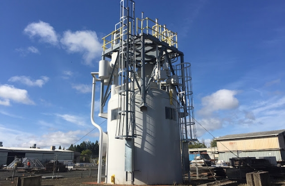 Mockup del pequeño reactor modular de NuScale. Crédito: A. Cho / Science. 