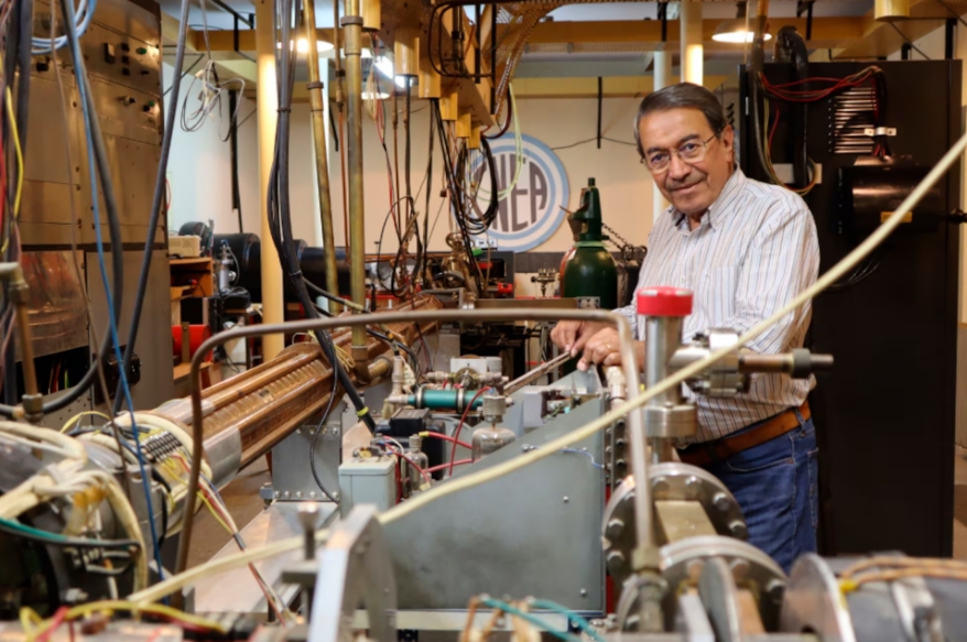 Rolando Granada, doctor en Física del Instituto Balseiro (CNEA)