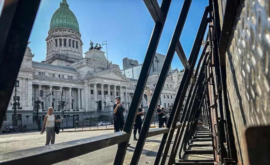 Preparativos para reprimir la marcha al Congreso del 18 de febrero Preparativos para reprimir la marcha al congreso el pròximo paro general 18 02 2026 (Sandra Cartasso)