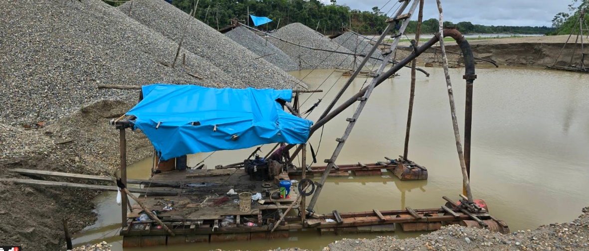 Actividad minera en el territorio de la comunidad indígena de San Jacinto. Crédito: Yvette Sierra Praeli 