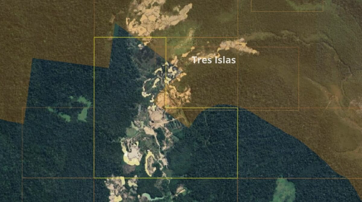 La concesión K-1, del gobernador Otsuka, atraviesa cerca de 28 hectáreas de la comunidad nativa Tres Islas. Foto: Google Earth / Ingemmet