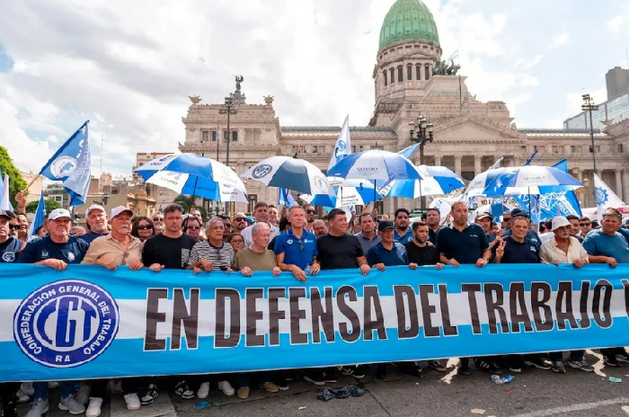 La CGT marcha a Plaza de Mayo por la caída del salario y el empleo ...