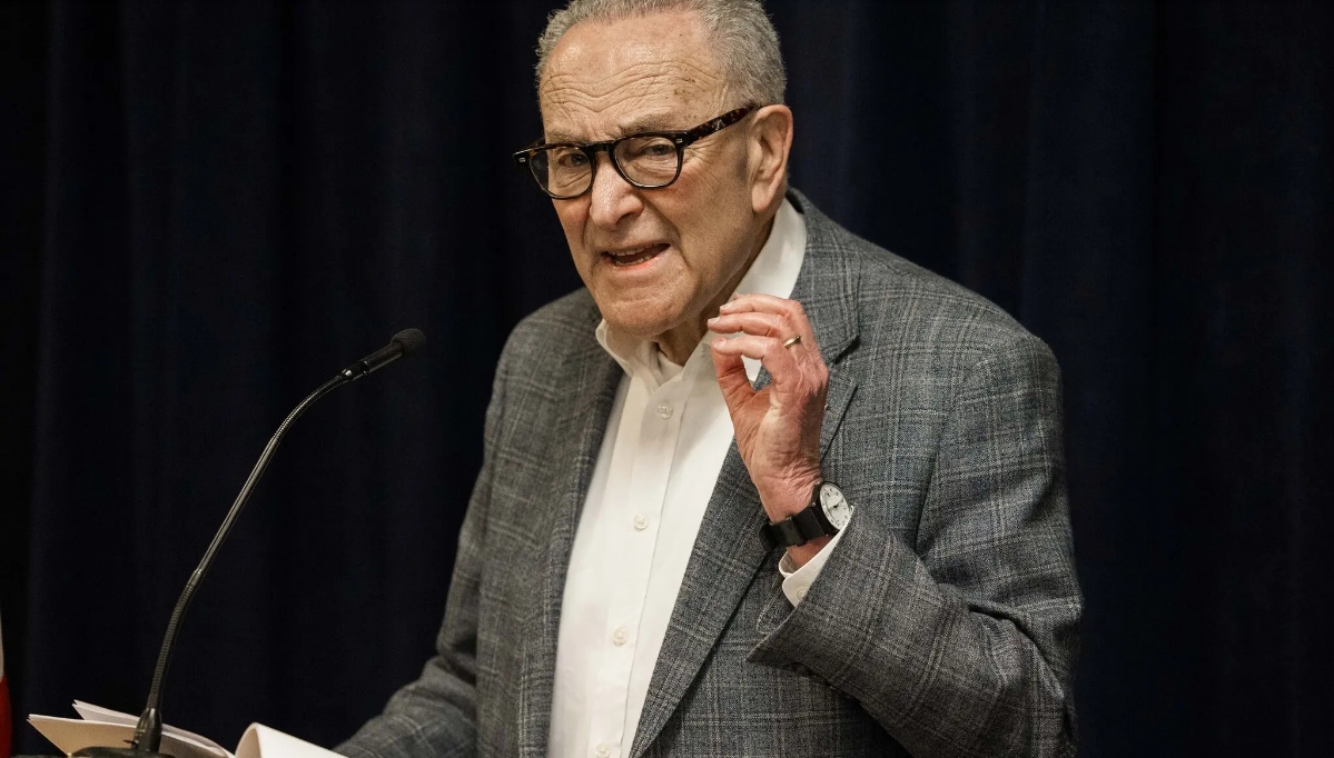 El senador Chuck Schumer, líder de la minoría, ha calificado al presidente Trump de “persona extremadamente enferma” .Credit...Kent J. Edwards para The New York Times