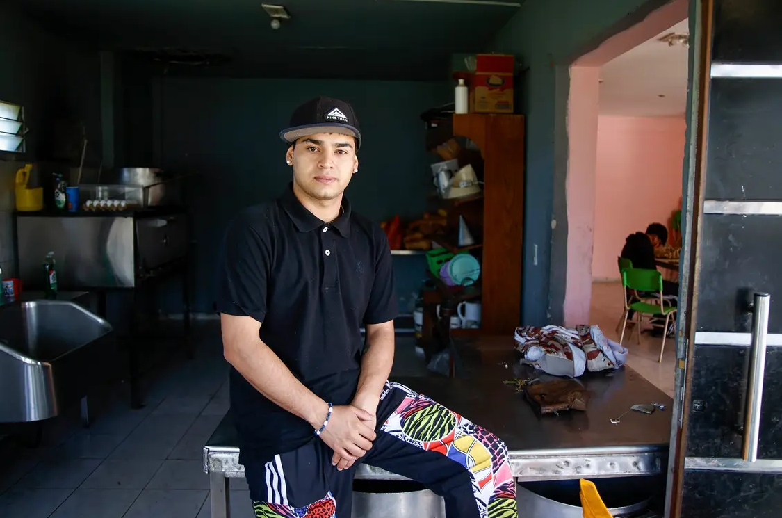 Trabajo prematuro. Lucas, Milagros e Iván ejemplifican un drama extendido en barrios populares: el 42% de los jóvenes dejaron la escuela principalmente porque tuvieron que generar ingresos