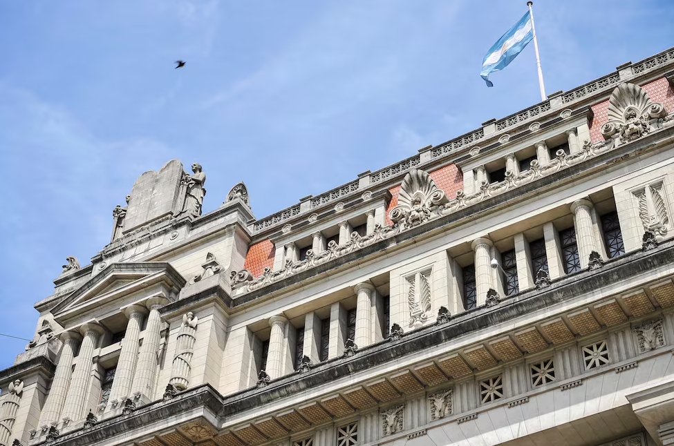 FOTO ADRIAN PEREZ frente de tribunales (ADRIAN PEREZ )