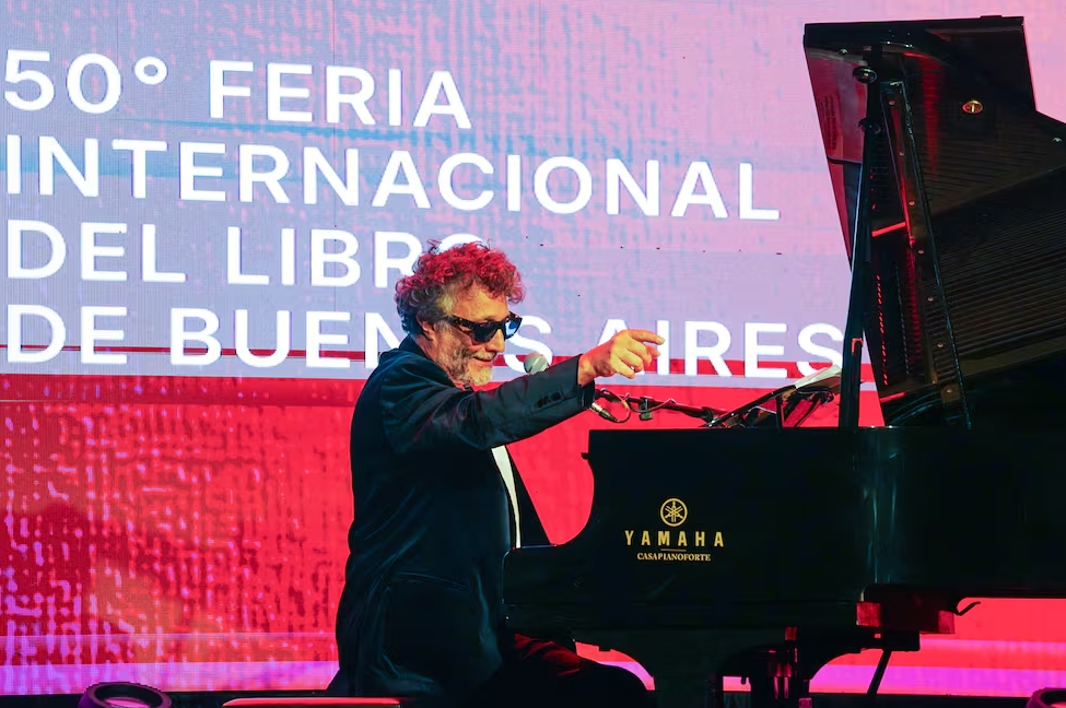 Fito Páez en la apertura de la Feria del Libro 2026. (Guido Piotrkowski)