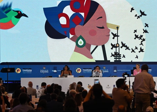 Gustavo Petro, en el centro de la escena: «La pregunta que debemos hacernos es si el capitalismo puede adaptarse realmente a un modelo energético no fósil». Fotografía: Raúl Arboleda/AFP/Getty Images