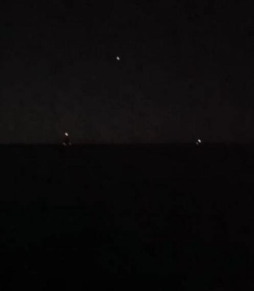 Vista de los drones que sobrevuelan a la flotilla. La imagen fue tomada desde una de las embarcaciones.