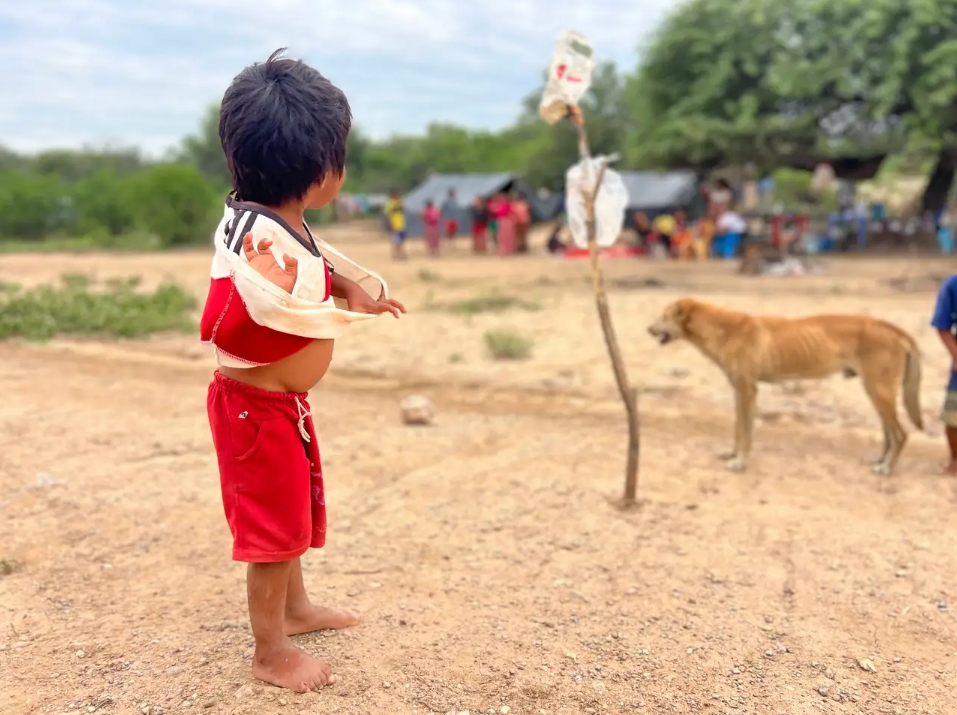 Los menores, en riesgo. En las cuatro provincias más pobres, entre un 5 y un 8% de los hogares tiene al menos un niño entre los 4 y los 17 años que no va al colegio y entre un 7 y un 10% de las viviendas son inconvenientes