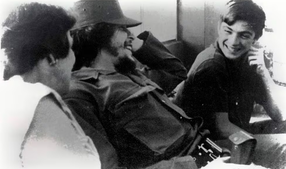 El Che con su madre y su hermano Juan Martin (Gentileza Darío Fuente). GENTILEZA