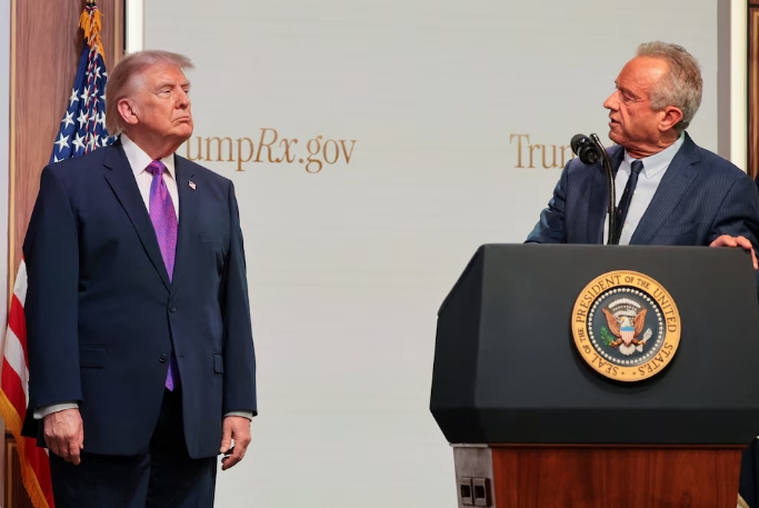 La resolución fue una victoria legal para Donald Trump, pero abrió tensiones con aliados de Robert F. Kennedy que cuestionan la defensa oficial del glifosato (REUTERS/Jonathan Ernst).
