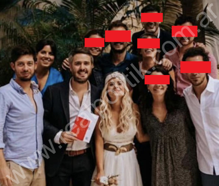 Francisco Caputo y su pareja Agustina Espina, en el casamiento de Tomás Gómez Data y Jimena Espina.