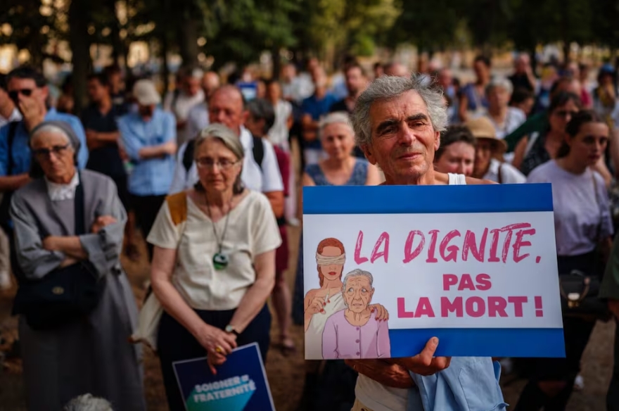 Francia La derecha, la ultraderecha y la iglesia más conservadora se opusieron a la aprobación de la ley. DIMITAR DILKOFF. AFP