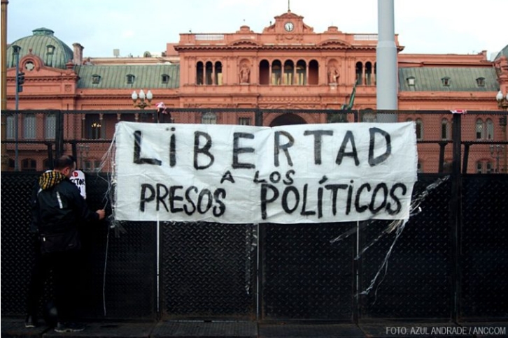 Convocatoria a Plaza de Mayo por la liberación de les detenides en la represión del 12 de junio. Ciudad Autónoma de Buenos Aires, 18 de junio 2024. Imagen: Azul Andrade / ANCCOM.