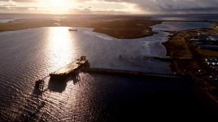 Las instalaciones que la petrolera inglesa Rockhopper está montando en Puerto Argentino. - Foto: El Destape