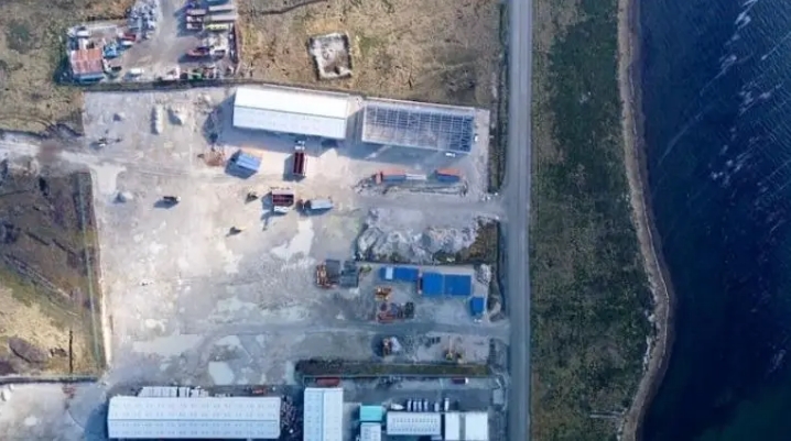 Las instalaciones que la petrolera inglesa Rockhopper está montando en Puerto Argentino. - Foto: El Destape