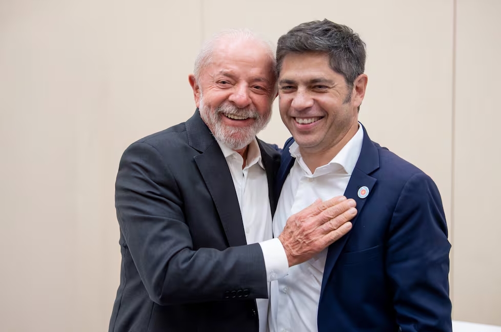 El gobernador bonaerense Axel Kicillof, junto a Luiz Inácio Lula da Silva, presidente de Brasil. Cortesía