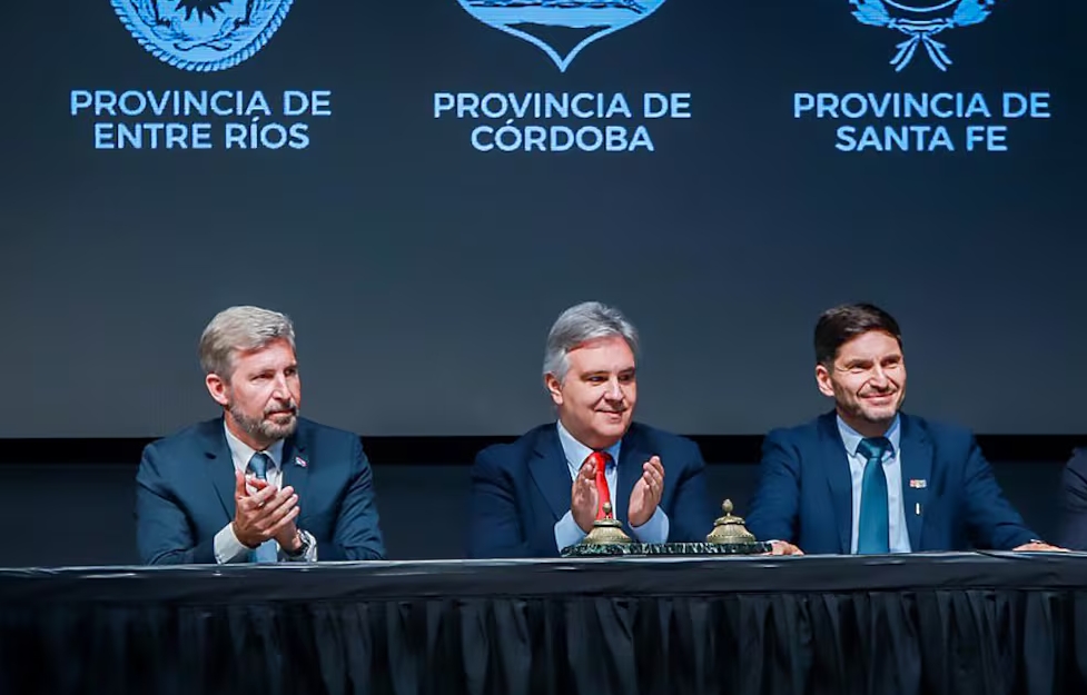 Rogelio Frigerio, Martín Llaryora y Prensa - P12